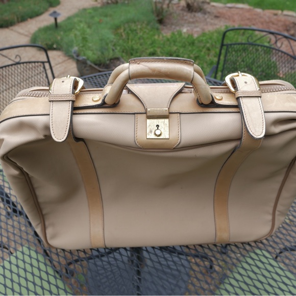 Gucci Handbags - Gucci Vintage 1980s tan beige travel bag